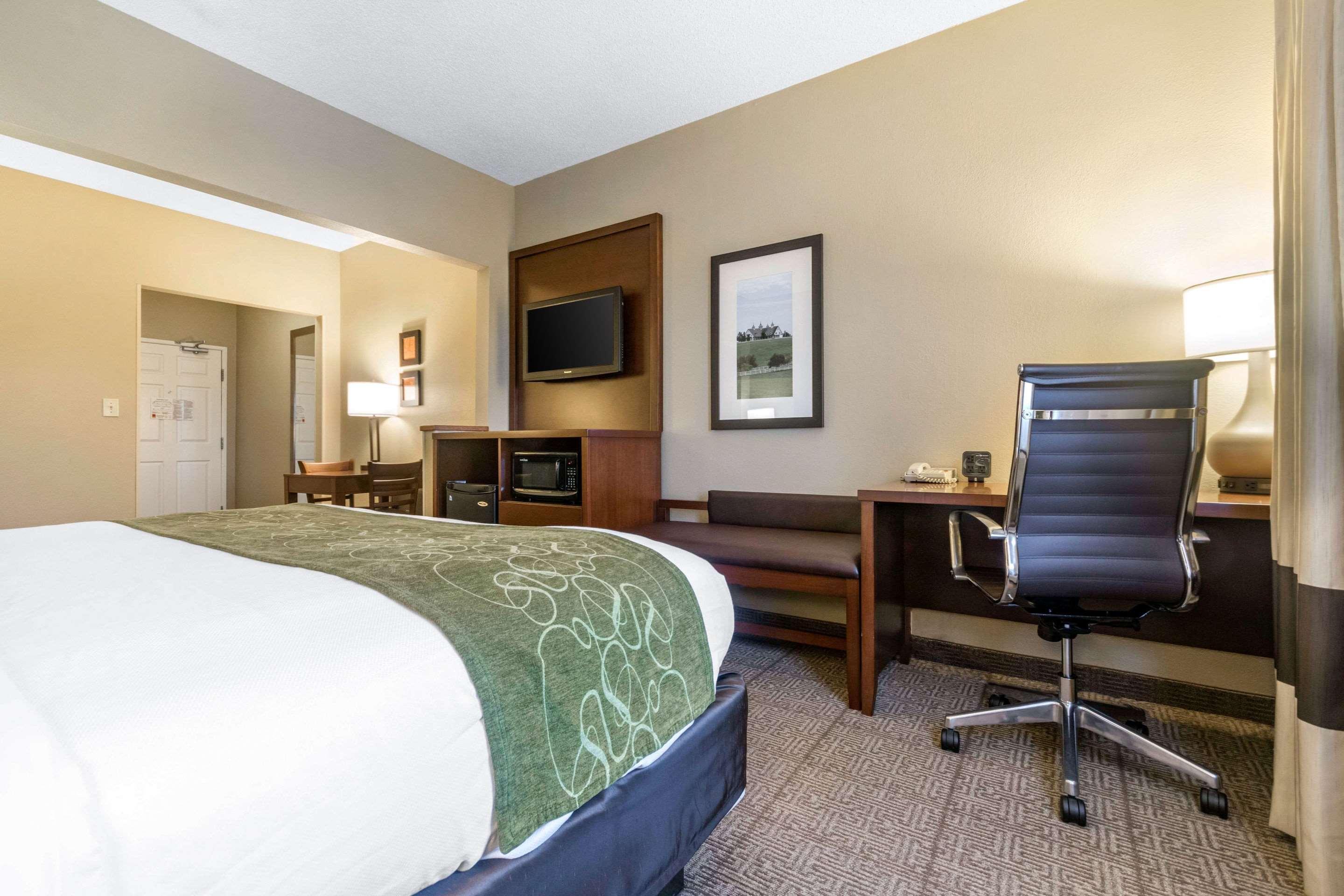Comfort Suites Keeneland Lexington Exteriör bild