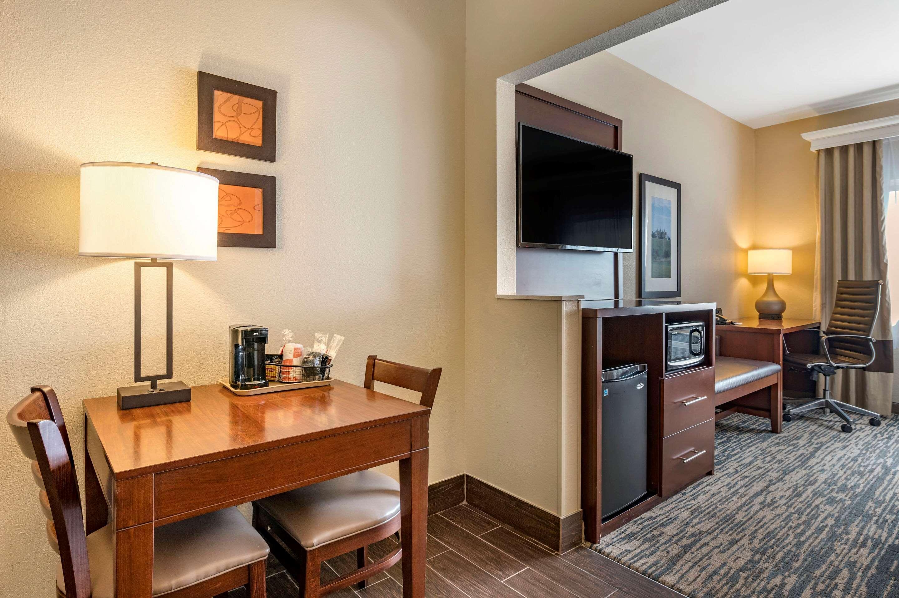 Comfort Suites Keeneland Lexington Exteriör bild