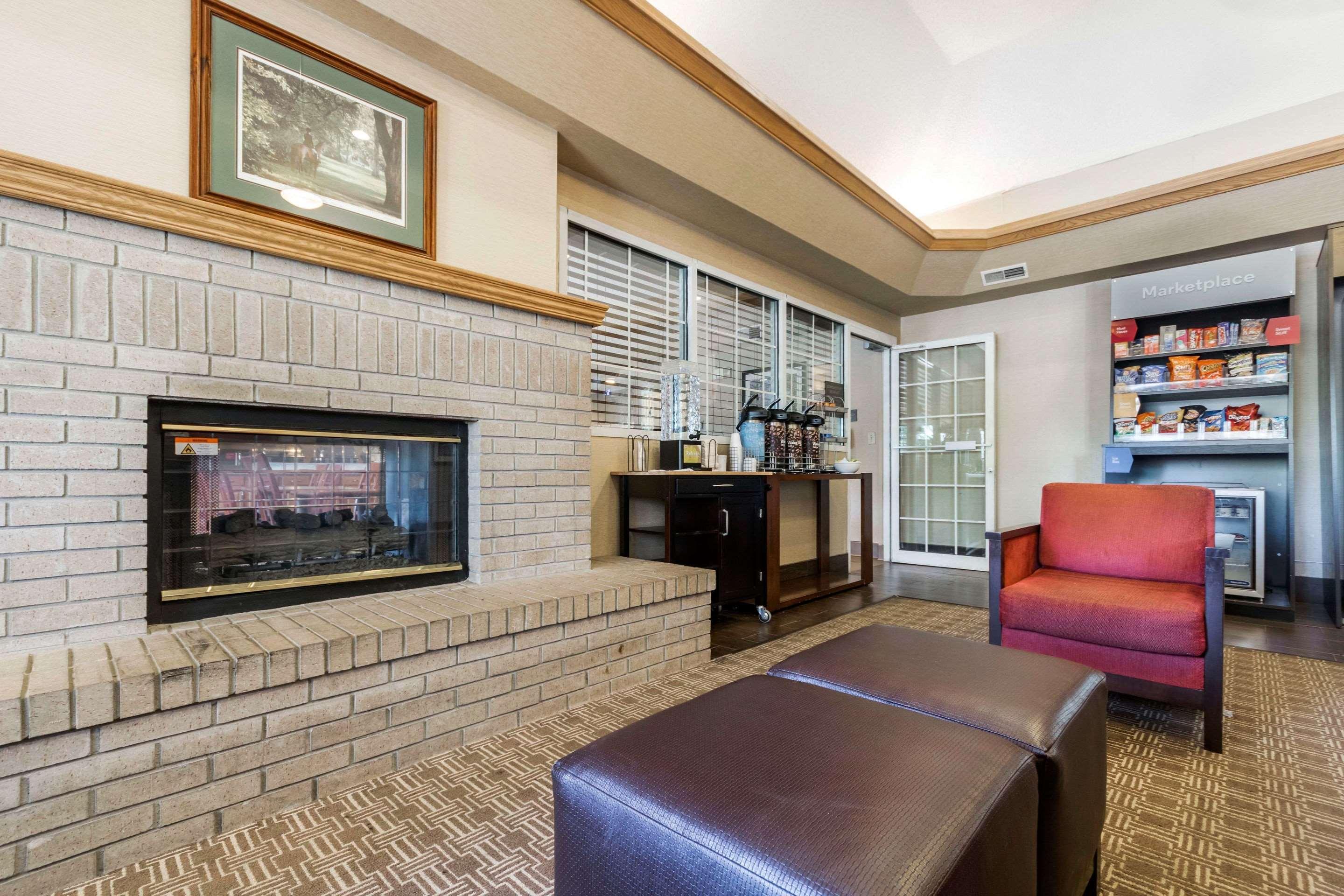 Comfort Suites Keeneland Lexington Exteriör bild