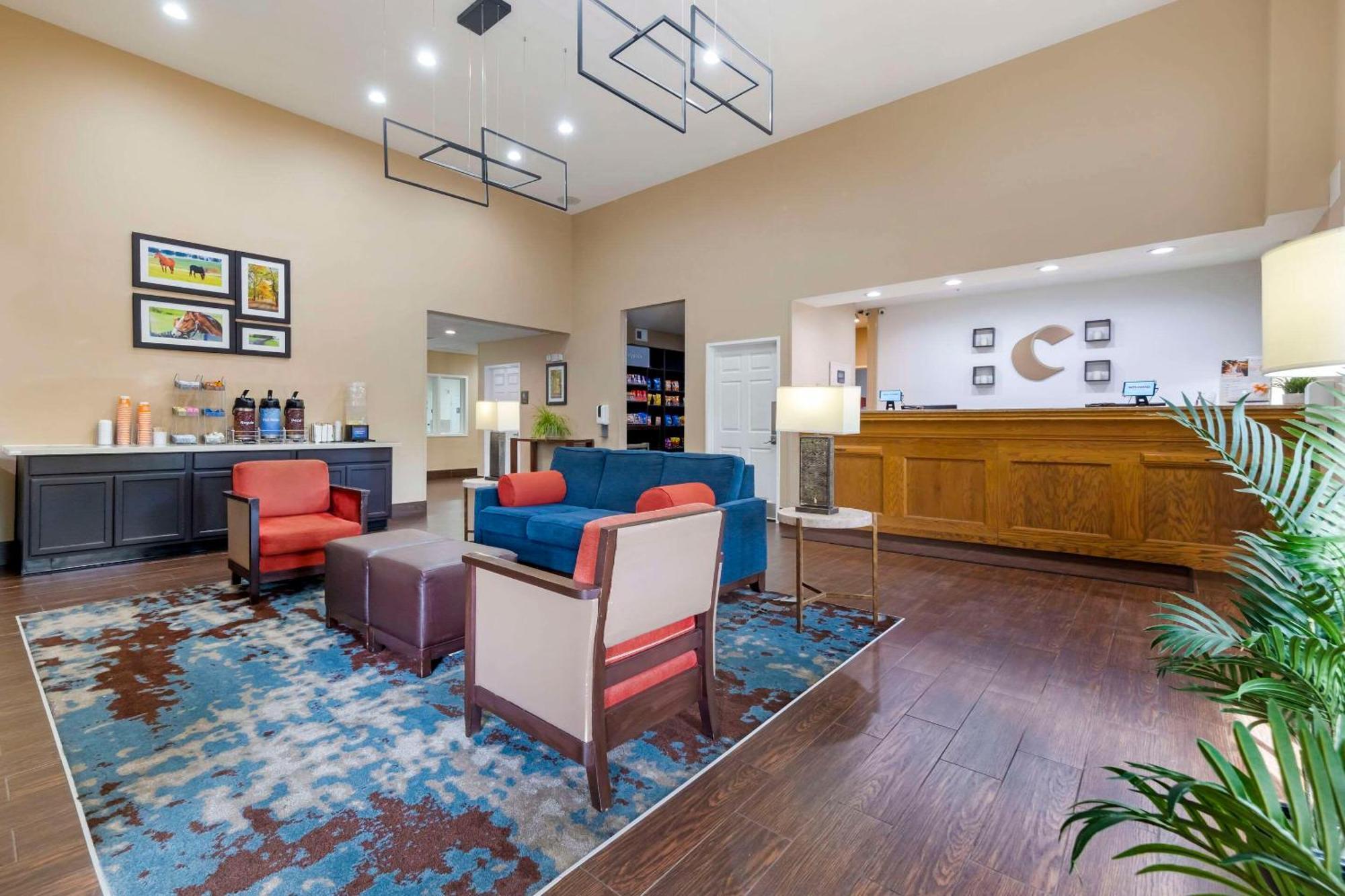 Comfort Suites Keeneland Lexington Exteriör bild