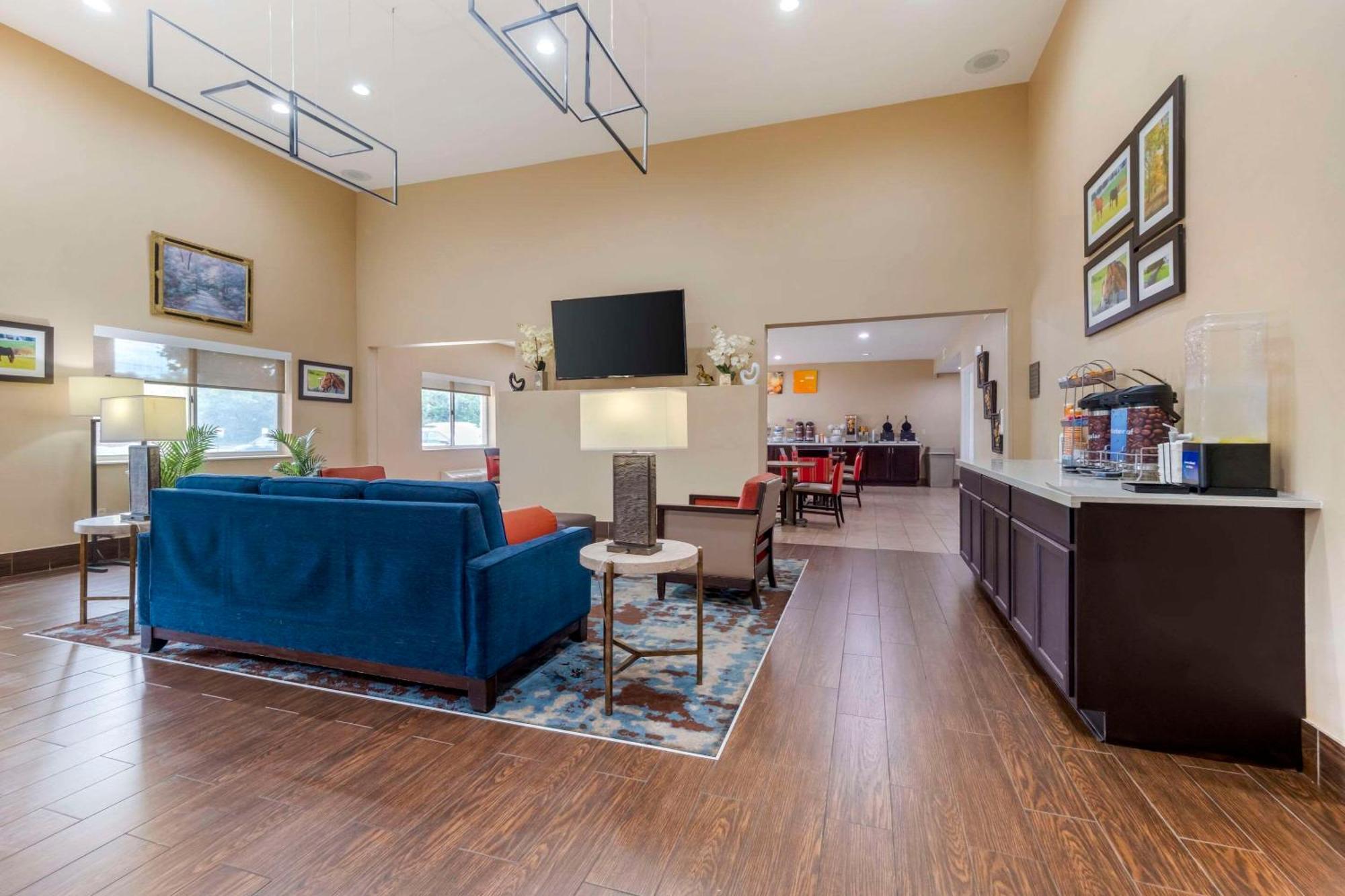 Comfort Suites Keeneland Lexington Exteriör bild