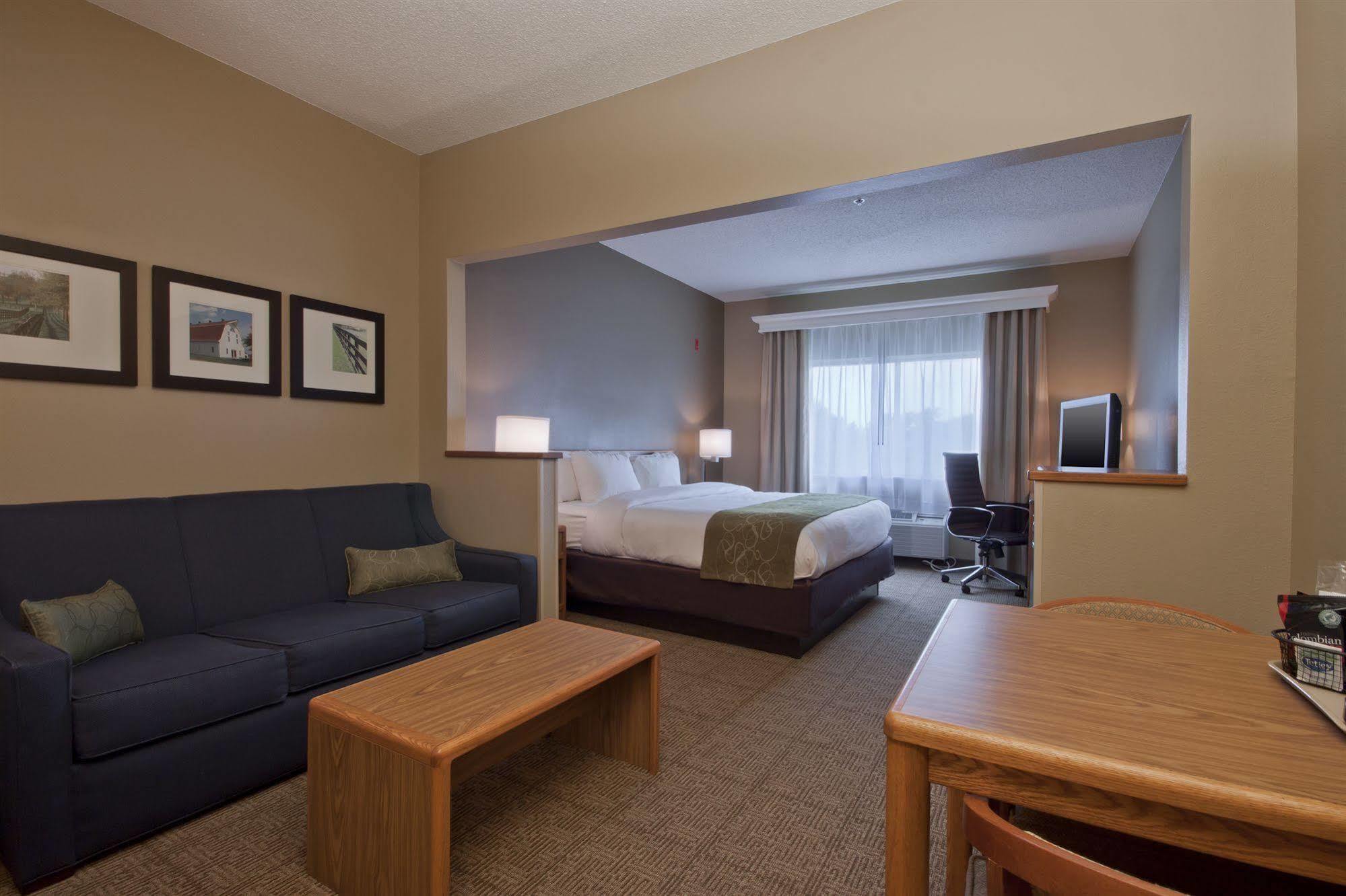 Comfort Suites Keeneland Lexington Exteriör bild